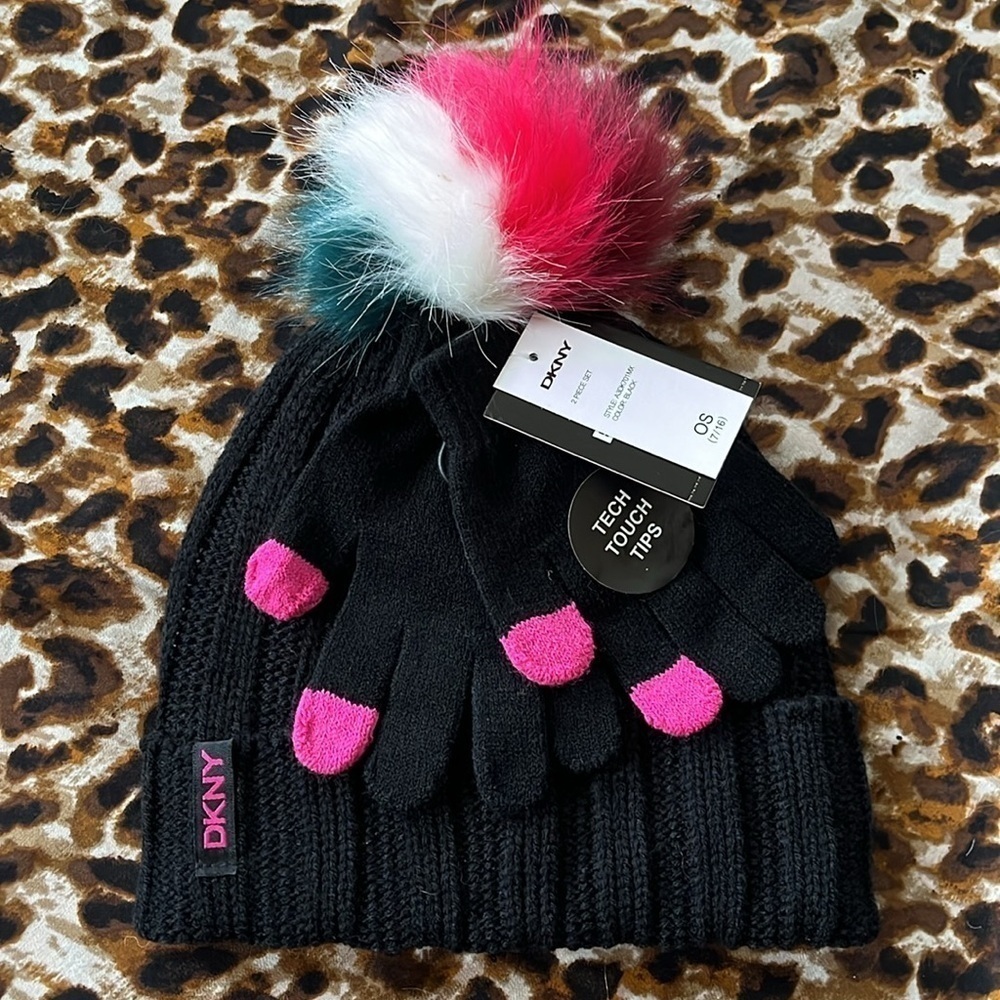 Brand New DKNY Black Knit Hat & Touchscreen Gloves Set Multicolored Faux Fur Pom